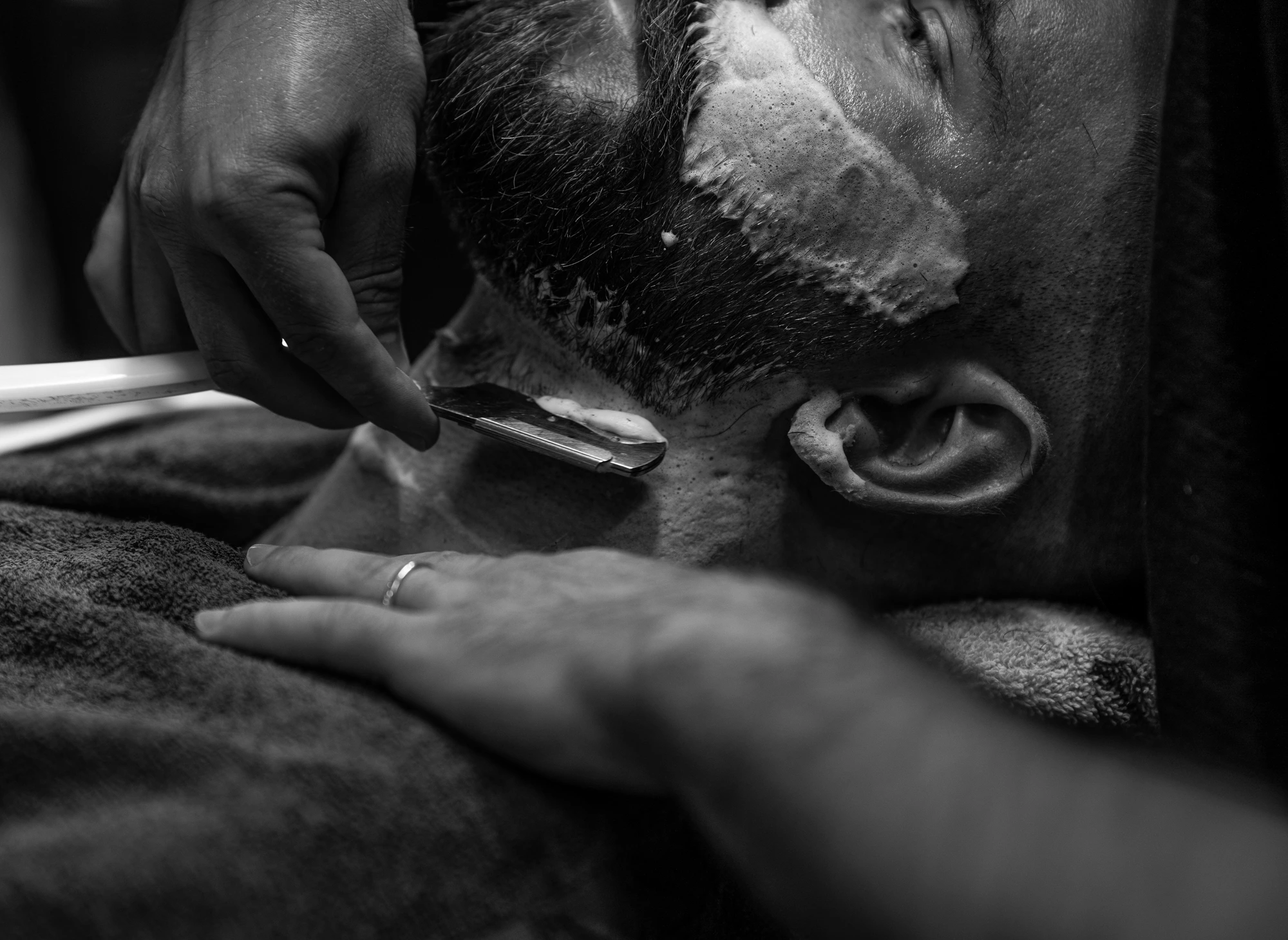 Straight razor on the jaw