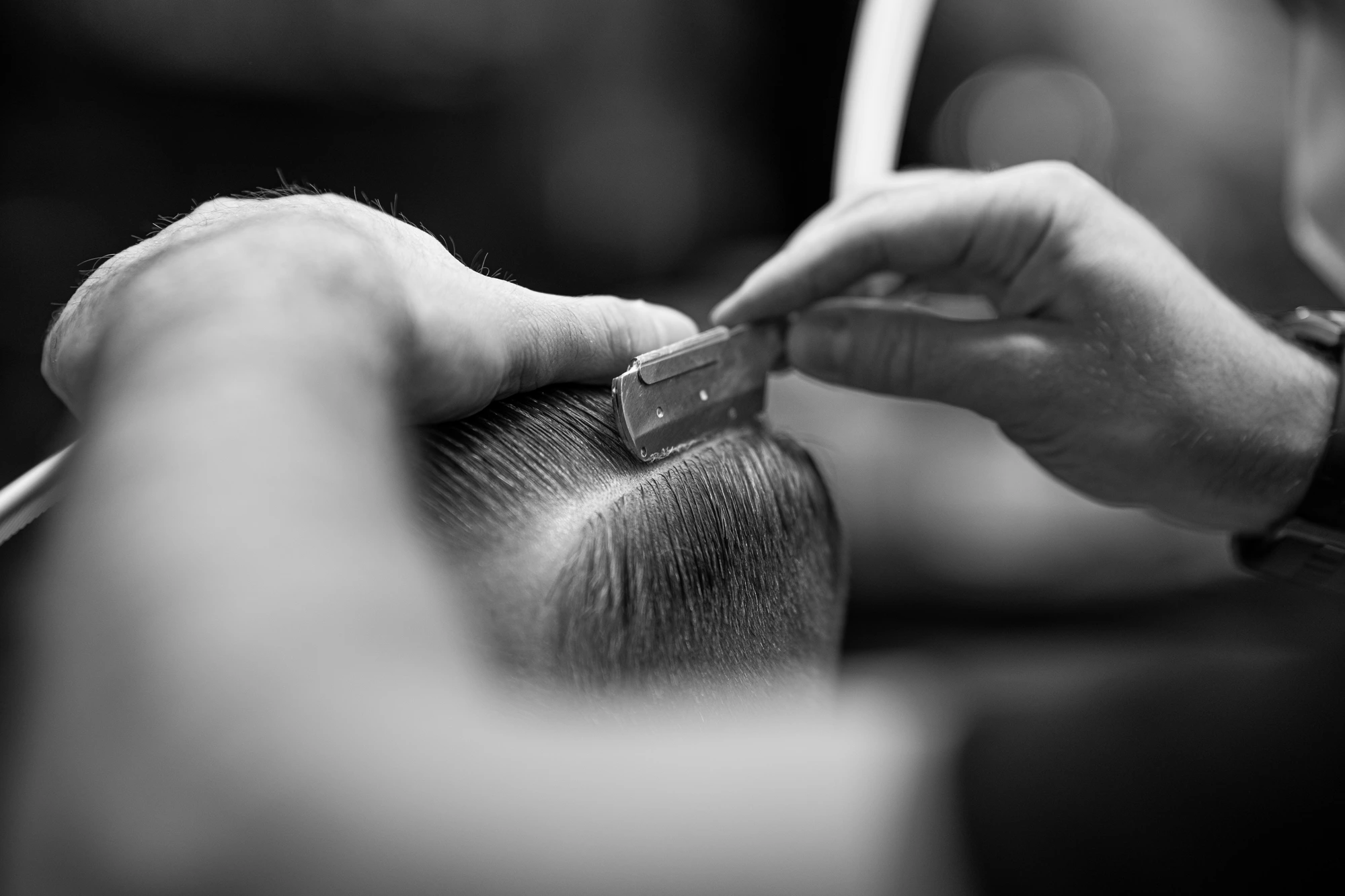 Razor that marks the line on the hair